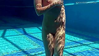 Jessica’s sexy look made the producer horny and he decided to have sex with her underwater