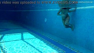 Jessica’s sexy look made the producer horny and he decided to have sex with her underwater