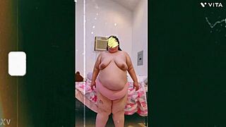 Mature cougar dances topless with saggy tits on cam