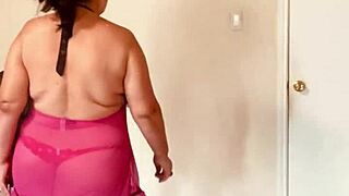 Masturbación - The sexy woman masturbates her sweet pussy