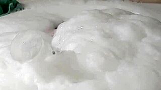 Cyno enjoys a solo bubble bath experience, very relaxing