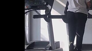 A girl with big ass runs on the treadmill