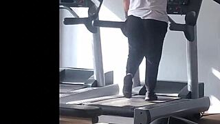 A girl with big ass runs on the treadmill