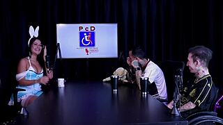 Faz a putaria real, loves big cock slamming her pussy with plug in ass for 69.