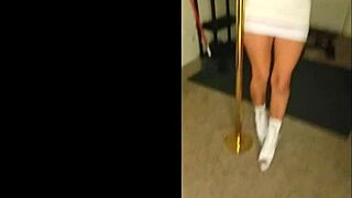 Hey, check this tall long-legged chick I picked up!