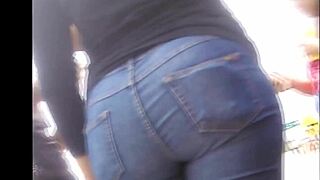 I can't stop staring at this teen's big candid ass in tight jeans