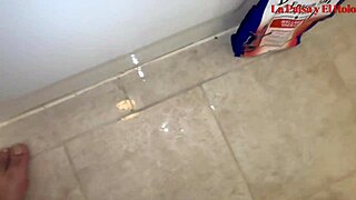I love watching this colombian babe masturbate in the shower, shaving her pussy before squirting everywhere
