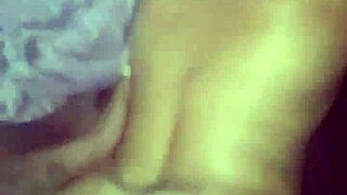 Amatőr pár mutogat vad otthoni dugást