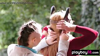 Hej Kate, co je s těma fanouškama zralých pony rolí na veřejnosti venku?