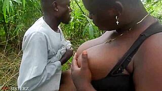 मैन, उन्हें बाथरूम में मेरे बॉयफ्रेंड के साथ हार्ड बांगिंग करते हुए पकड़ लिया!