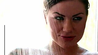 tetovirana pastorka i stepteen 18+ u divljoj trojki sa probušenim bradavicama i tetovažama za intenzivnu akciju rukom