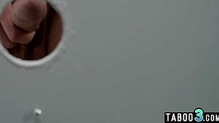 Dve požrešni shemali Janie Blade in Kasey Kei dominirata rdečelasko cis punco v divjem tričku