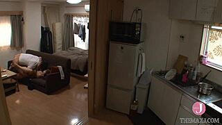 爱空气，伙计，和前女友友田彩也香在东京婚礼后四天。