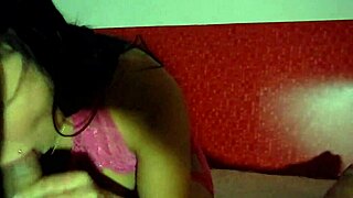 हेय लूसी, अपना ब्लोजॉब स्किल्स शो ऑफ करना चाहती हो?