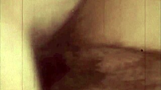 ヴィンテージロンドンの映画でレトロな毛むくじゃらフェラシーン、ワイルドなイギリス人射精！