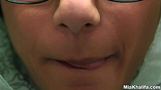 Mia Khalifa muhteşem vücudunu sergiliyor