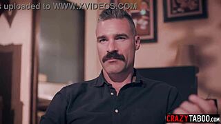 स्लट्टी टीन 18+ मार्ले ब्रिंक्स चार्ल्स डेरा के विशाल रॉड से चुदती