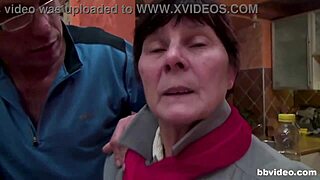 Hej, chceš vidět tlustou německou babičku v divokém gangbangu s dvojitou akcí?