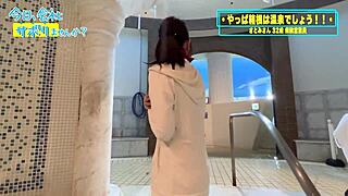 Caseiro novinha 18+ asiática dedilhando e masturbando com beleza japonesa peituda