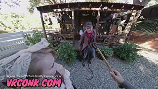 Oye, mira a Alicia Williams en VR del salvaje oeste follando una polla gigante!