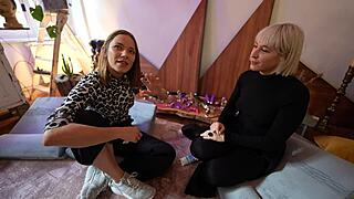 خلف الكواليس، بلوند مبتدئة تواجه ورشة شرج أولى