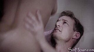 Stedaddys jenter Alison Rey og rivalen slåss om hans tykke kuk i vill kamp