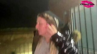 Prepričal me je, da vstavim korenje v svojo pičko in rit