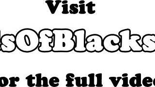 فتاة لطيفة في الاختبار تُغزى بعنف بقضيب أسود في جلسة جامحة