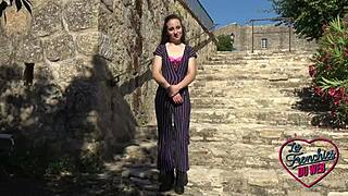 Amandine, joven estudiante francesa de 18+, busca diversión traviesa al aire libre