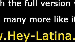 Prava latinska doggystyle akcija z majhnim okvirjem in majhnimi sisami v HD