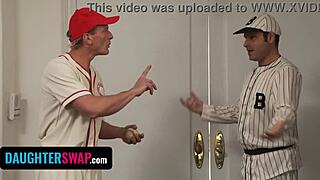 La linda Cecelia Taylor y Mazy Myers juegan sucio con bate de béisbol en daughterswap