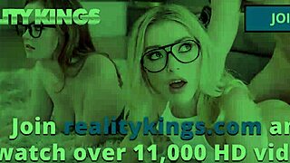 Wah, Aku Tidak Percaya Kendra Naik Alex Begitu di Belakangku. Memeknya yang Dicukur Mengambil Setiap Inci!