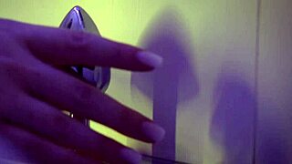 Tushyraws Samantha hrepeni po globokem analnem. Njen naoljen rit vzame vsak centimeter kurca.