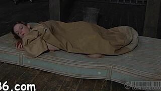 Hej, chceš se dívat, jak dominuju té krásce brutálním sáním?