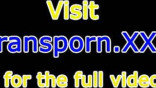 嘿，看这个变性妹子穿着高跟鞋自慰