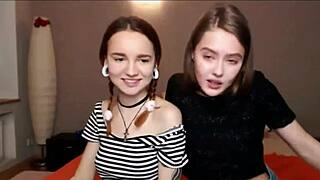 Подростковые лесбиянки и лучшие подруги так грязно развлекаются!