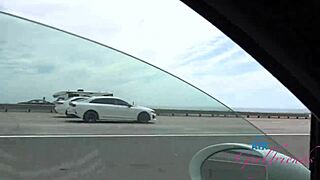 Fun en vacances avec Macy Meadows devient sauvage avec jeu public en POV