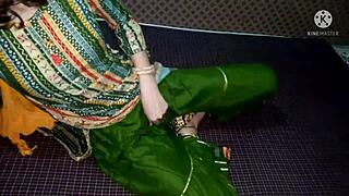 moški, potrebujem, da me hitro jebeš, preden se vrne, Simran prosi