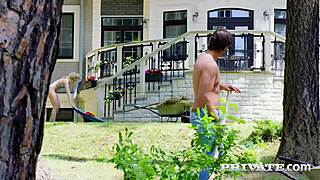 אוי, אני מתה על אנני אורורה מזיינת בחוץ בפרייבט קום, כל כך חם!