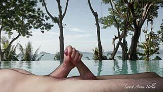 min fyr ryster sin store pik poolside offentligt