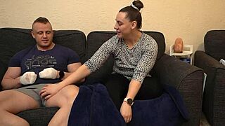 Sora vitregă se ocupă de fratele vitreg cu gura și pizda