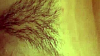 Remaja Asia Deepthroat Ayah Tiri Hitam dalam Aksi Doggy Mentah di Kamera.