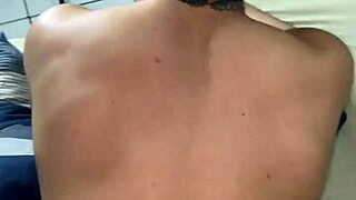 Η σχολική μου φίλη ήρθε για τα μαθήματα και τα πράγματα έγιναν άγρια.