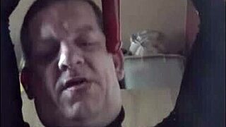 Bisexual sissy mann Mark Wright lengter etter kuk i ræva