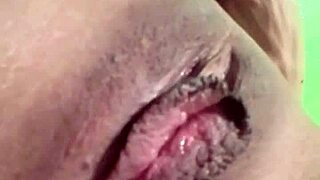 ฉันหยุดไม่ได้ ลูบหีเปียกแฉะของฉัน