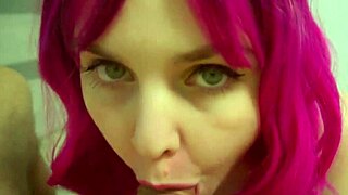 Garota russa tarada trai e recebe gozo na buceta