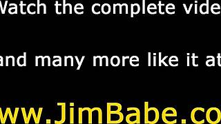 Colegiala adolescente chupando a viejo en sesión amateur hardcore