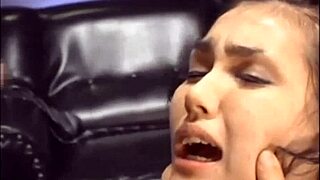 Ázsiai csajok nyalják a pasik seggét rimjob válogatásban