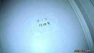 日本人の鈴木さとみが無修正グループで複数のチンポを吹く