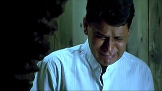 Zia indiana, posso sbirciare il tuo culo mentre pulisci? Sono curioso!